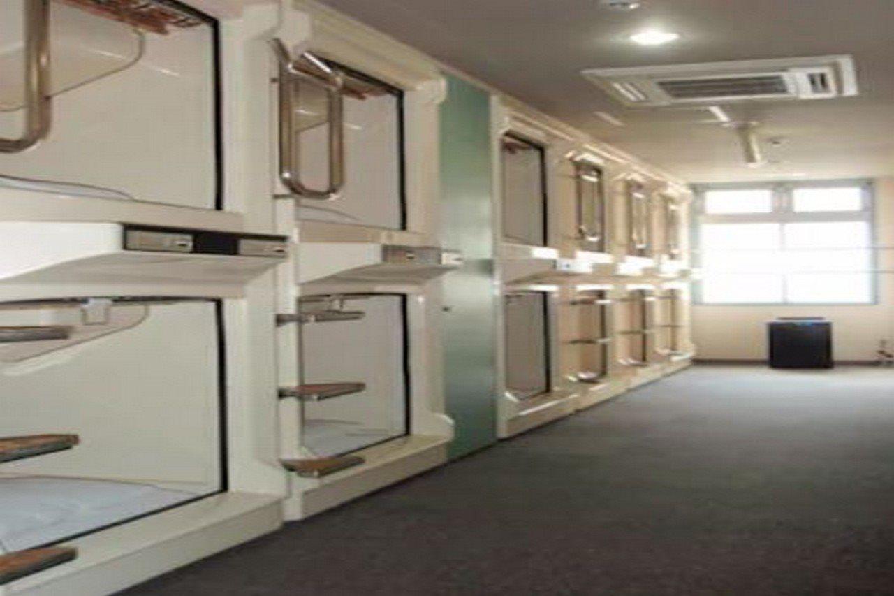 Capsule Hotel Kobe Sannomiya (Adults Only) Zewnętrze zdjęcie