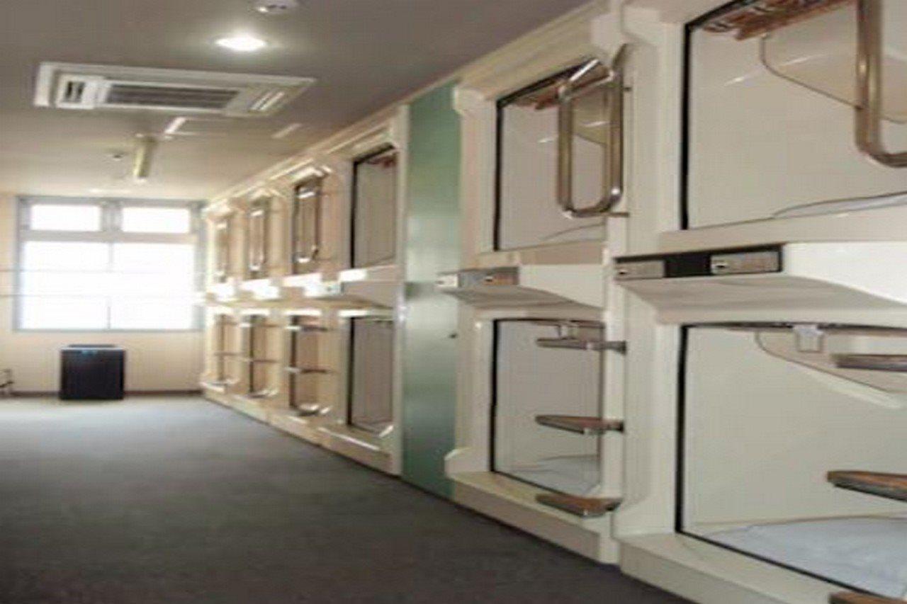 Capsule Hotel Kobe Sannomiya (Adults Only) Zewnętrze zdjęcie