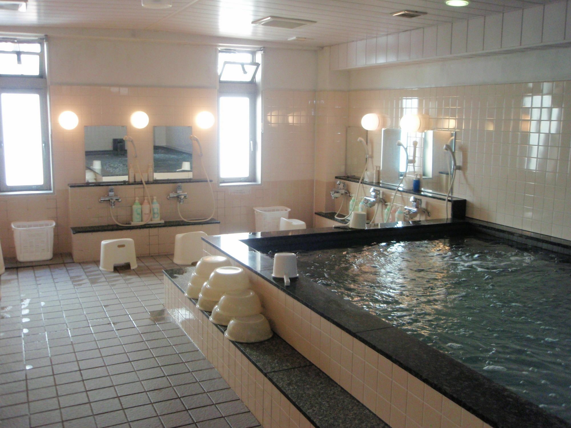 Capsule Hotel Kobe Sannomiya (Adults Only) Zewnętrze zdjęcie