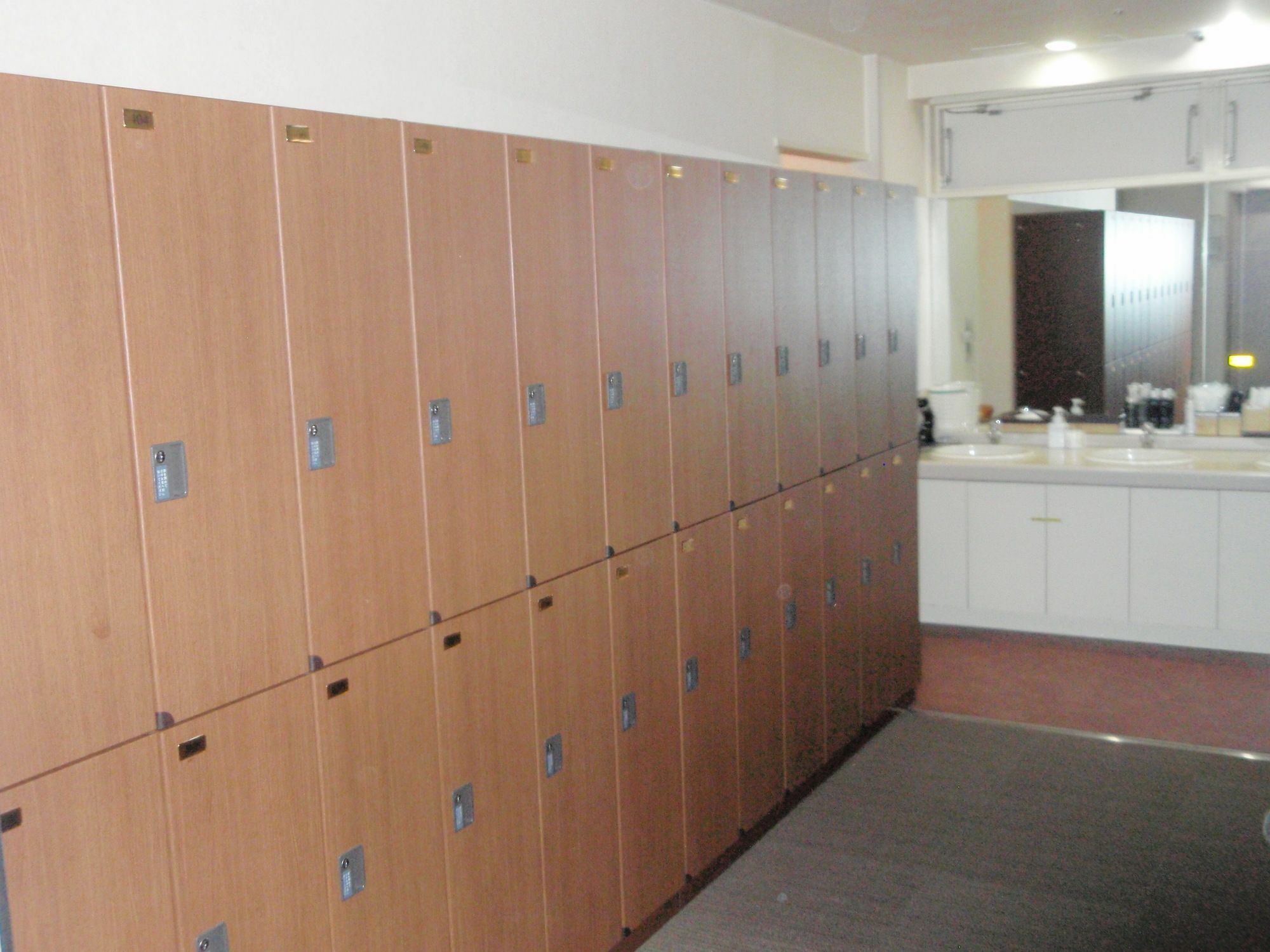 Capsule Hotel Kobe Sannomiya (Adults Only) Zewnętrze zdjęcie